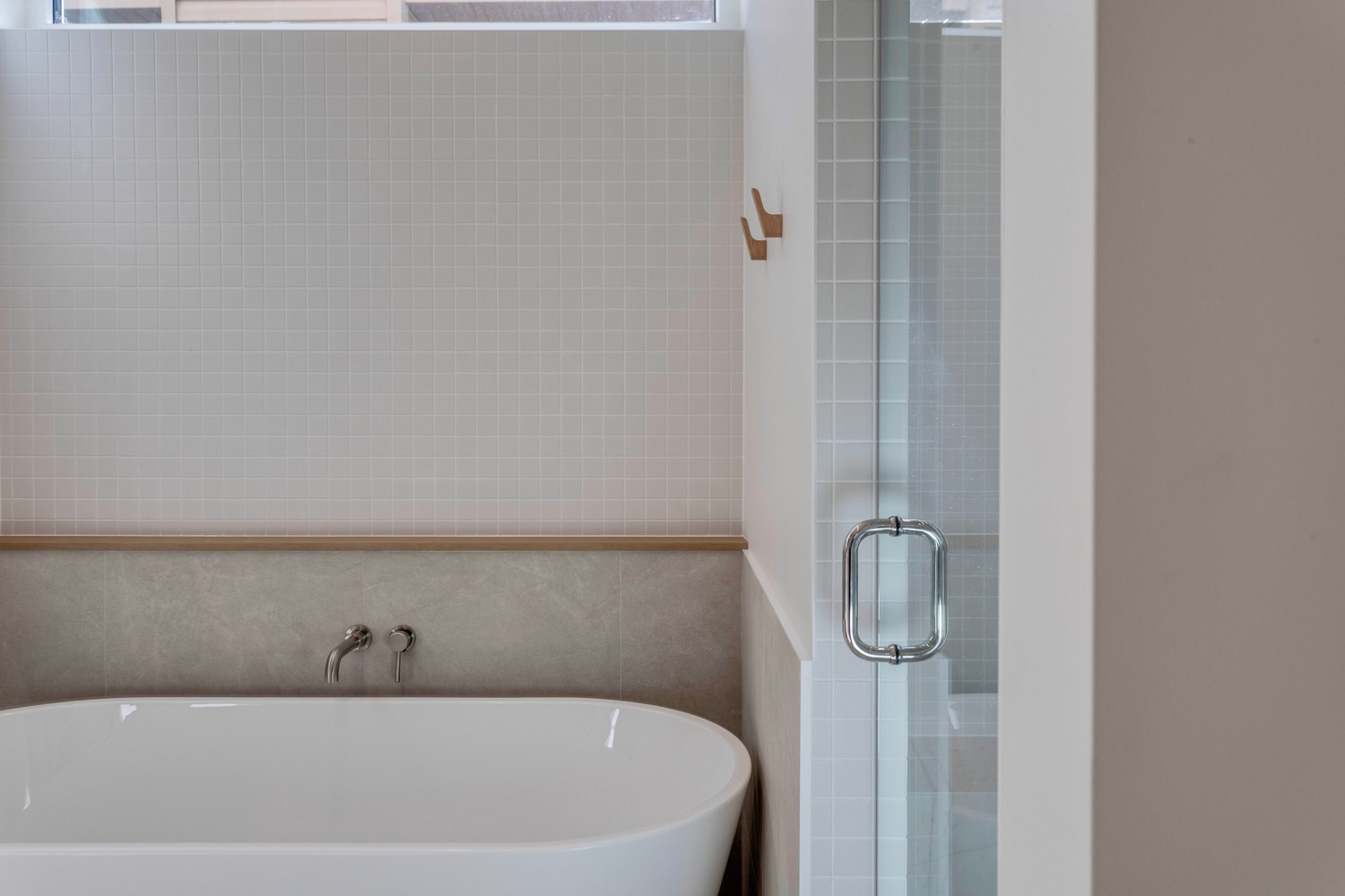 Bathtub in the Aspen in Strathearn with homes for sale by Holland and Associates Real Estate in Edmonton.